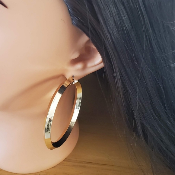 GUESS Large Gold Hoops Hoop Earrings 2" Hip Hop Y2K Vibe Polished - Picture 4 of 11